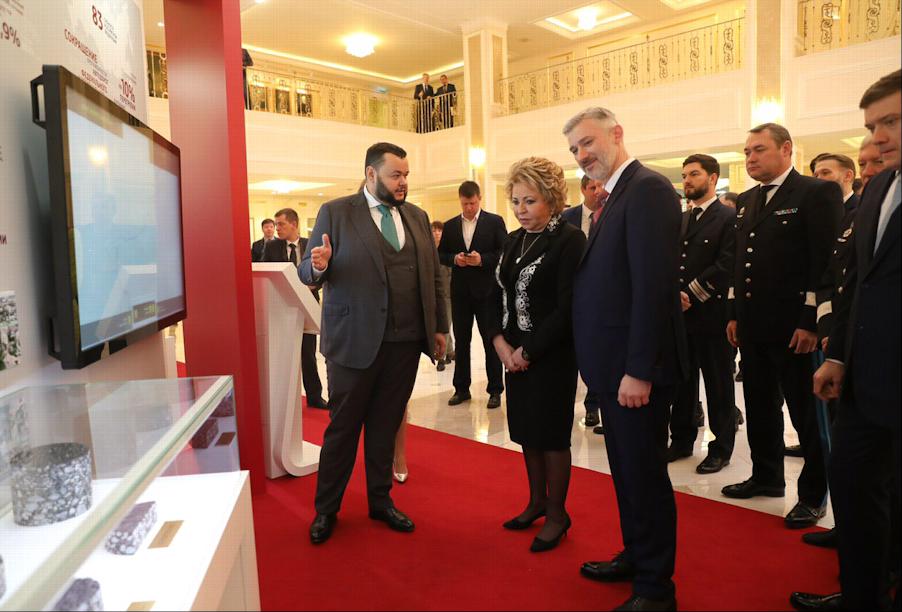 Выставка Минтранса России "Регионы России. Колесо истории" в совете Федерации Федерального Собрания Российской Федерации